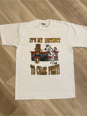 Vintage 90s Funny Novelty Shirt Mens Medium White Chase Dog Cat Bar Graphic